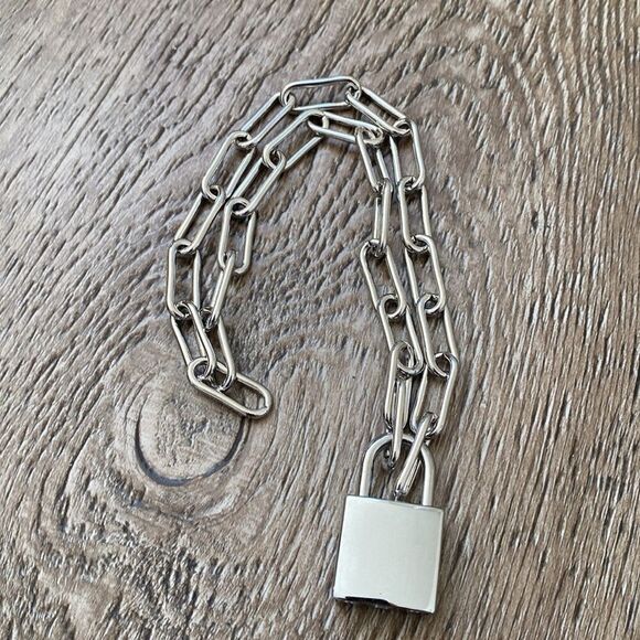 Dolls Kill Logo Padlock & Chain Choker Chunky Silver Tone  Necklace w Key - Picture 3 of 4